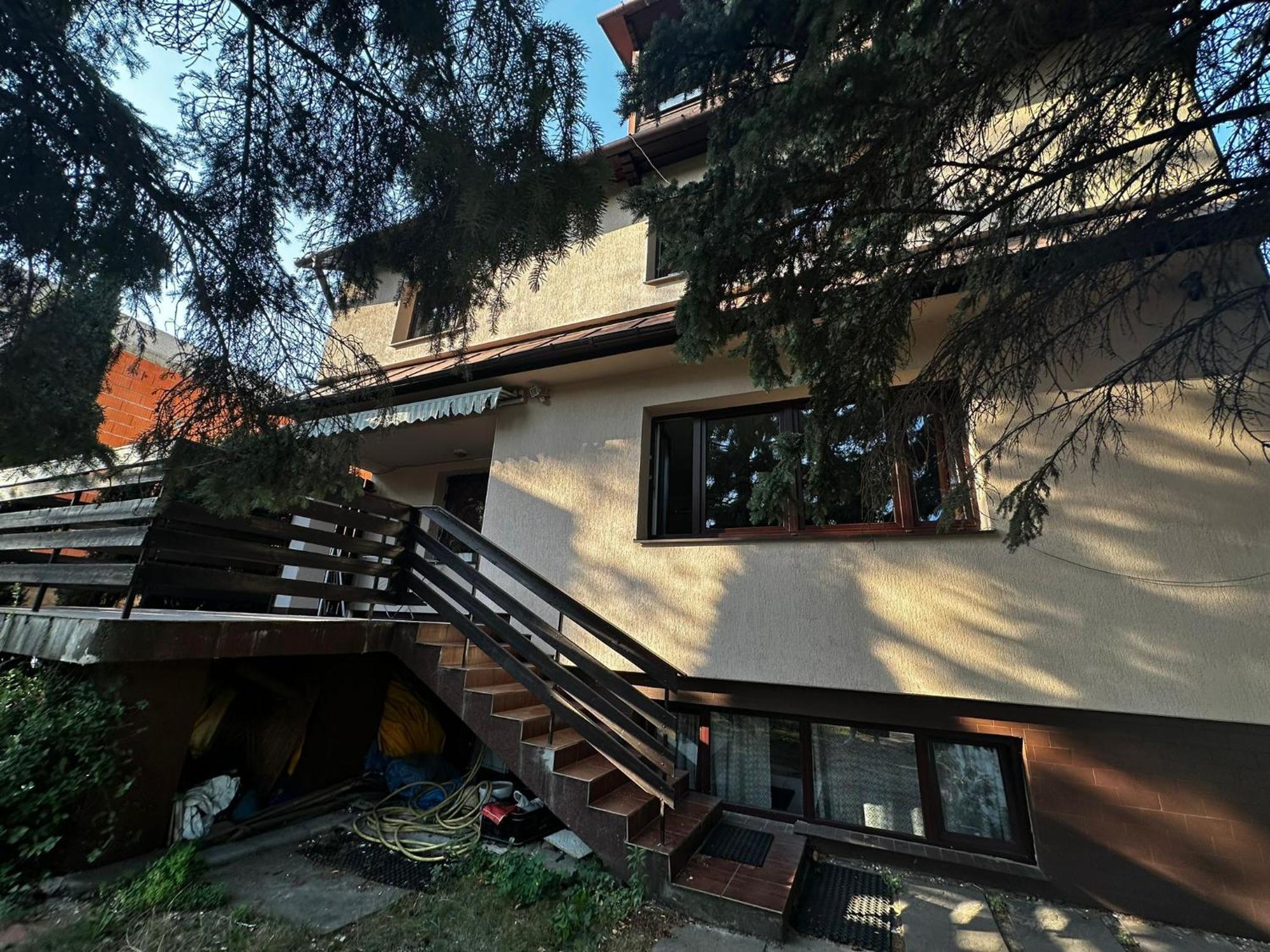 Tolek Hostel *