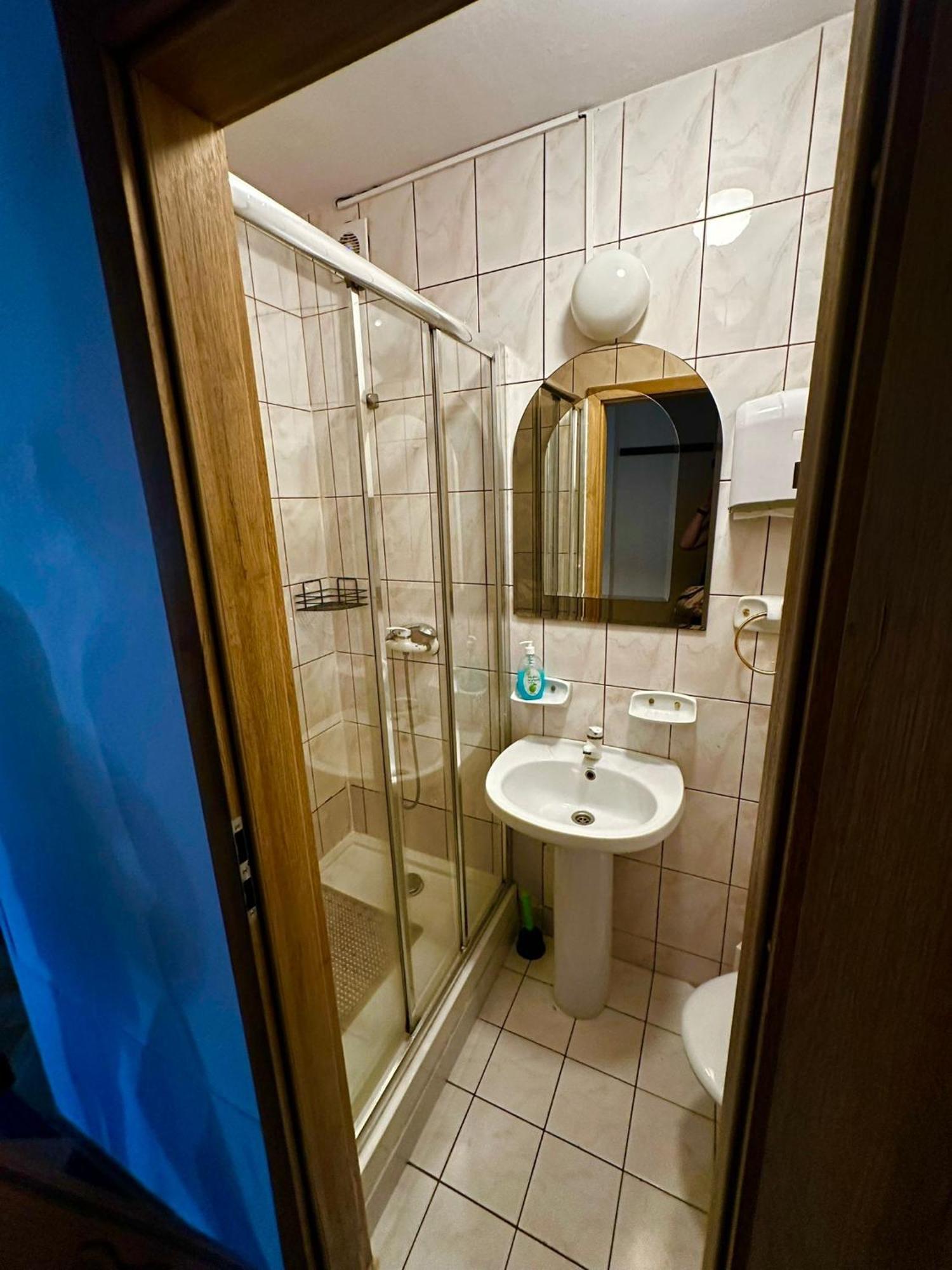 Hostel Tolek *